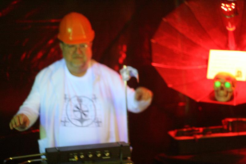 pROF. tHEREMIN.jpg - Professor Theremin (Note the test pattern)